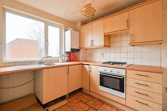 1 Bedroom Flat For Sale In Vulcan Way, , Islington, London, N7