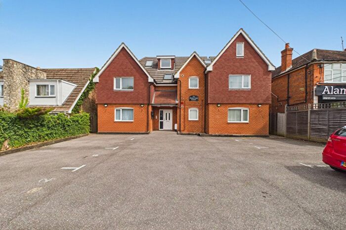 2 Bedroom Flat For Sale In Reading Road, Winnersh, Wokingham, Berkshire, RG41