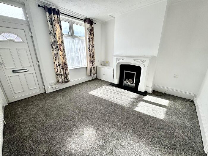 2 Bedroom Terraced House To Rent In Hackthorn Road, Sheffield, S8