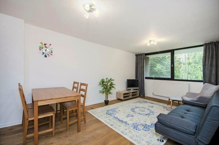 2 Bedroom Flat To Rent In Chandos Way, Golders Green, London, NW11