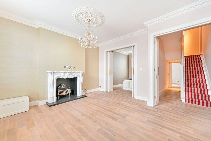 4 Bedroom Property To Rent In Pembridge Road, Portobello, London, W11