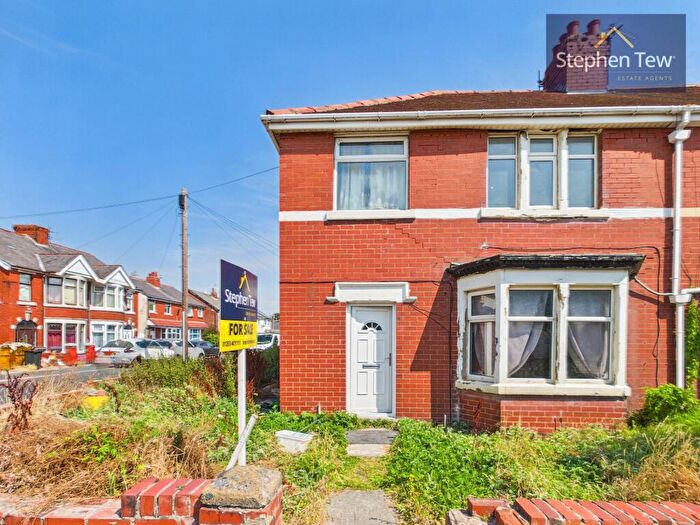 3 Bedroom Semi-Detached House For Sale In Pickmere Avenue, Blackpool, FY4