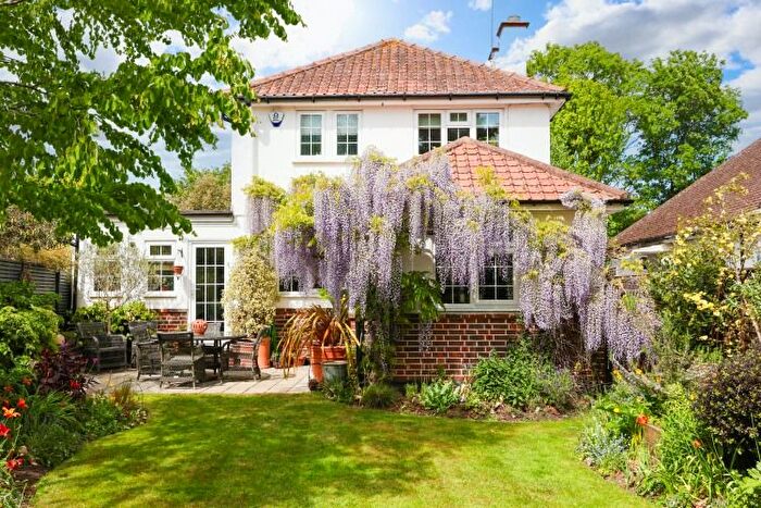 4 Bedroom Detached House For Sale In Old Esher Road, Walton-On-Thames, KT12
