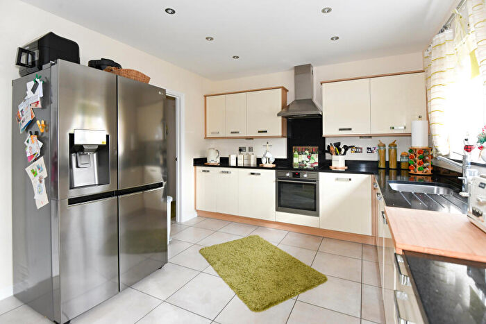 5 Bedroom Detached House For Sale In Pontefract Avenue, Castlemead, BA14