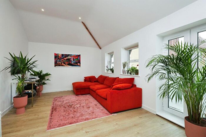 1 Bedroom Apartment For Sale In Spencer Road, Eastbourne, BN21