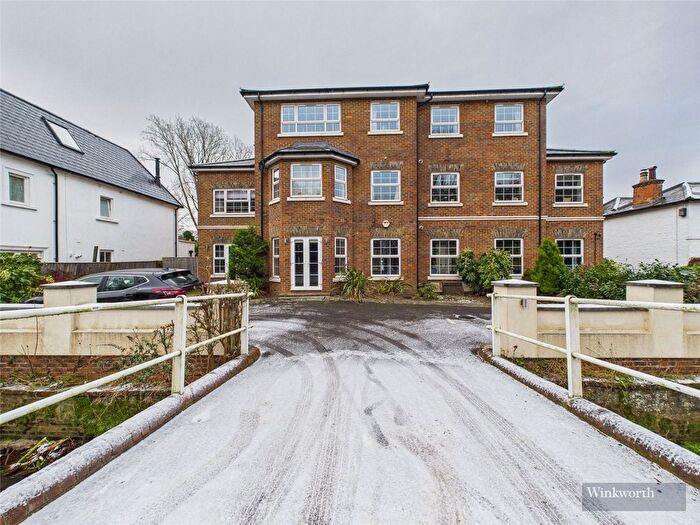 1 Bedroom Flat To Rent In Portsmouth Road, Thames Ditton, Surrey, KT7