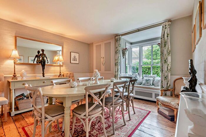 4 Bedroom Detached House For Sale In Tutts Clump, Berkshire, RG7