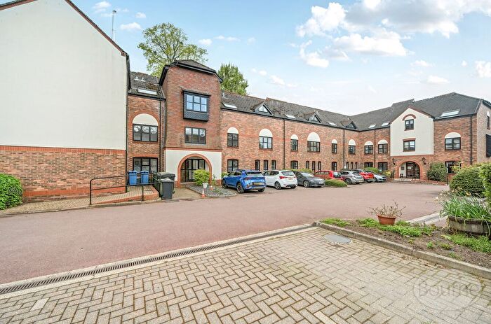 1 Bedroom Flat For Sale In Lenten Street, Alton, Hampshire, GU34