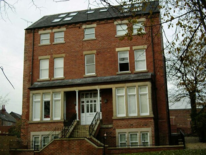 2 Bedroom Apartment To Rent In Broomfield Crescent, Leeds, LS6