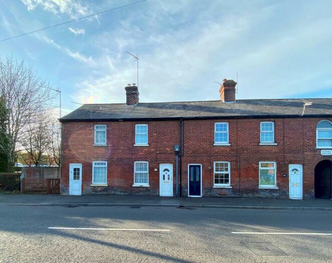 3 Bedroom Semi Detached House For Sale In Southampton Road, Ringwood