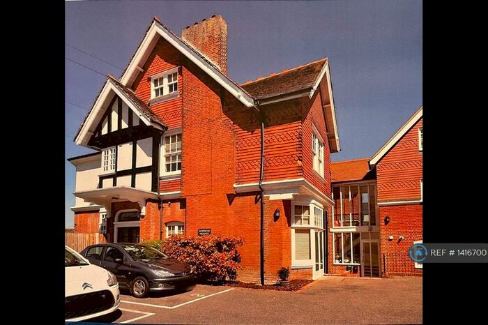 2 Bedroom Flat To Rent In Domneva Heights, Westgate-On-Sea, CT8