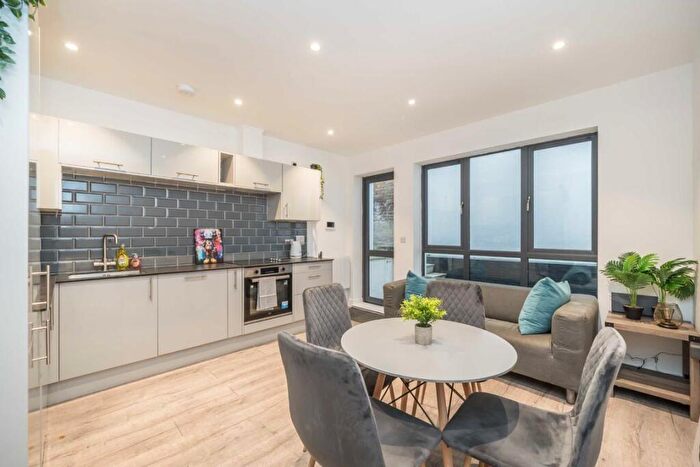 2 Bedroom Flat For Sale In Liverpool Road, Islington, N1