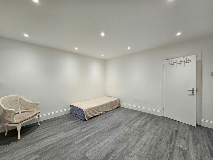 2 Bedroom Maisonette To Rent In London Road, Croydon, CR0