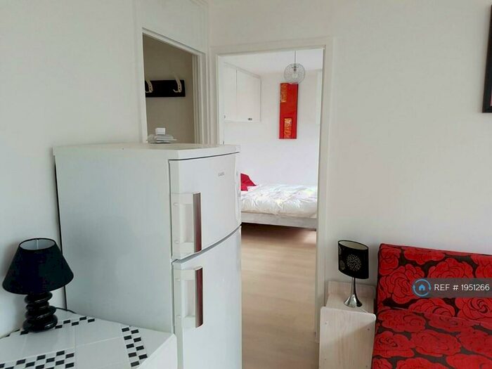 1 Bedroom Flat To Rent In Tregunter Road, London, SW10