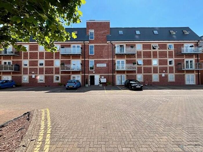 2 Bedroom Apartment To Rent In Alton Mews, Aylesbury, HP19