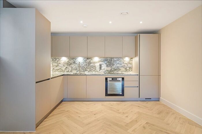 3 Bedroom Maisonette For Sale In Somerset Road, West Ealing, W13