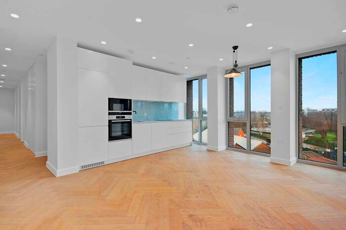 2 Bedroom Flat To Rent In Maple Path, London, E5