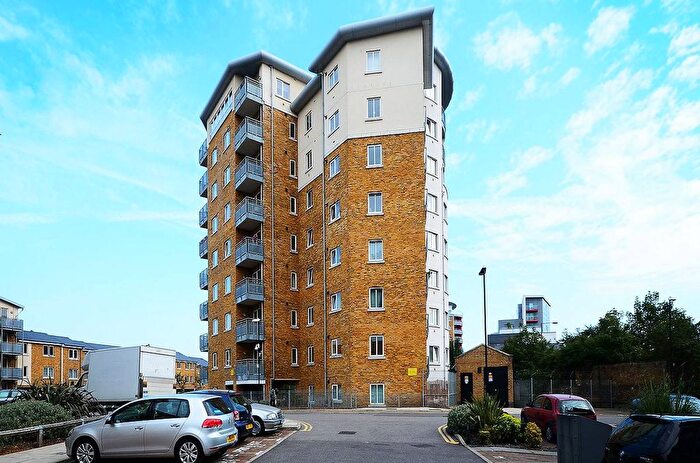 2 Bedroom Flat For Sale In Pancras Way, Bow, London, E3