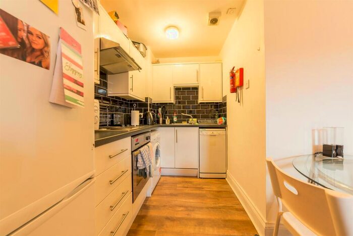 3 Bedroom Flat To Rent In &#;pppw, Helmsley Road, Sandyford, NE2