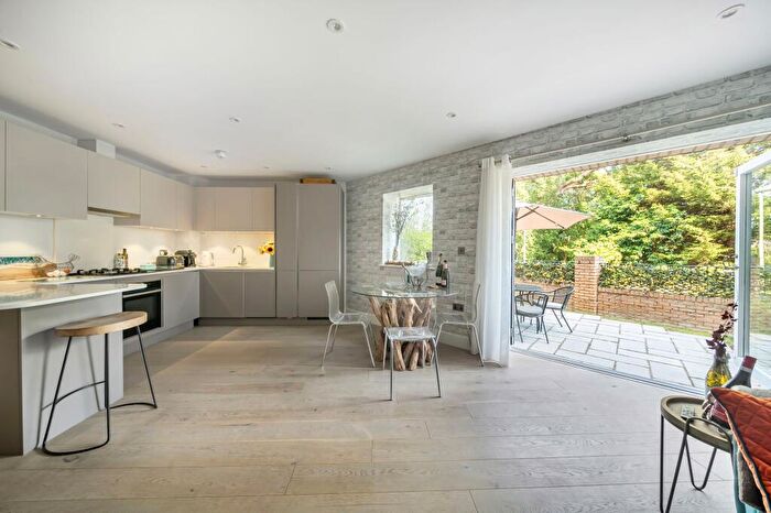 1 Bedroom Flat For Sale In Court Lane, Oaks View Court Lane, KT19