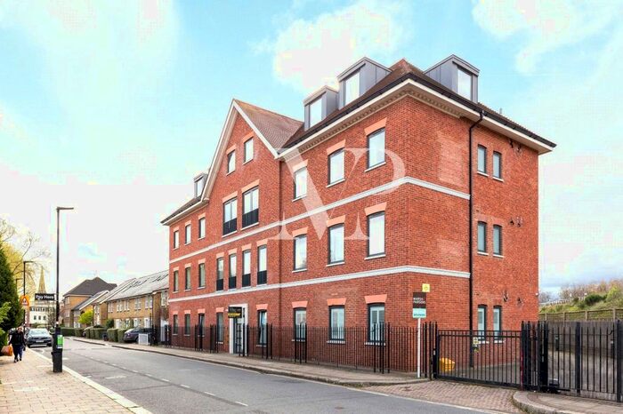 2 Bedroom Flat To Rent In Merlin House, Belmont Terrace, London, W4