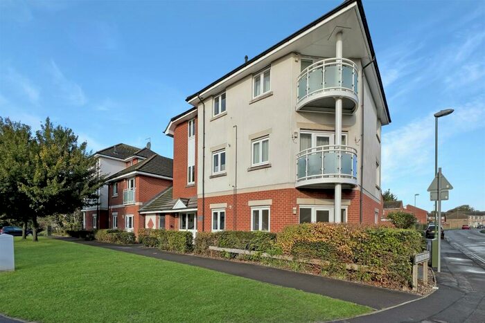 2 Bedroom Flat To Rent In Bedroom Ground Floor Flat In Chichester, PO19