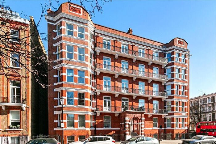 3 Bedroom Flat For Sale In Nevern Square, London, SW5
