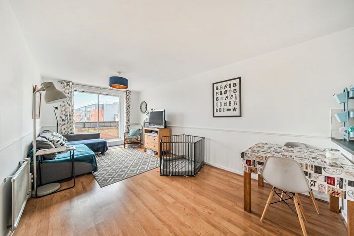 2 Bedroom Flat For Sale In Ewell Road, Surbiton, KT6