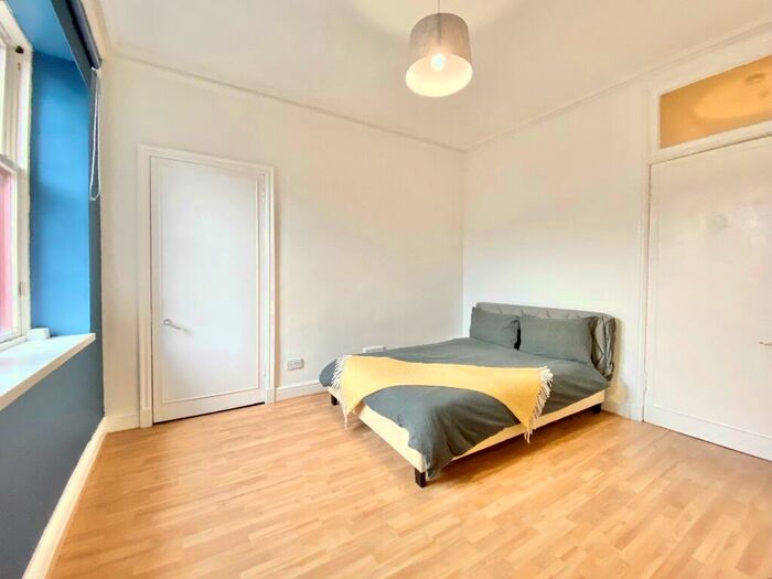 1 Bedroom Flat To Rent In New Street, Paisley, Renfrewshire, PA1