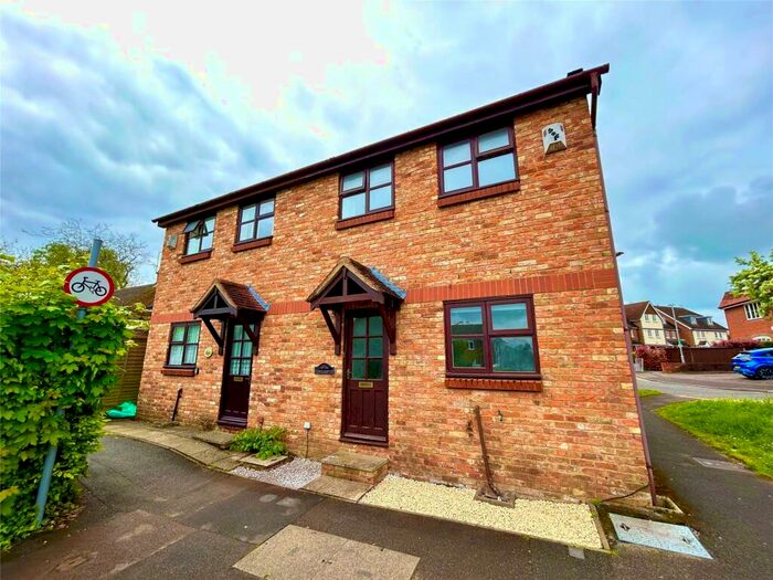 2 Bedroom Semi-Detached House To Rent In Rose Gardens, Wokingham, Berkshire, RG40