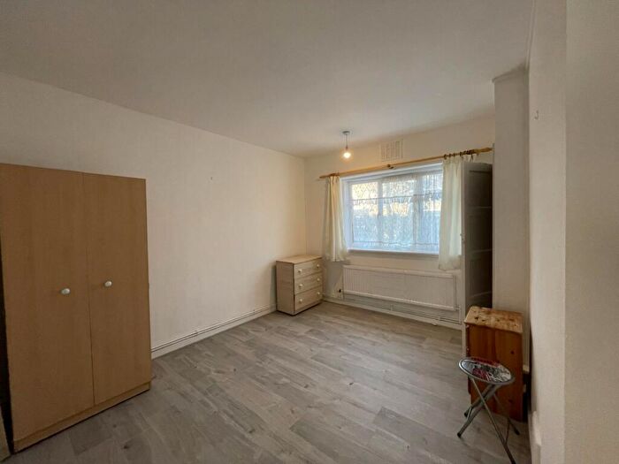 2 Bedroom Apartment To Rent In Elsinore House, Denmark Road, Camberwell, London, SE5