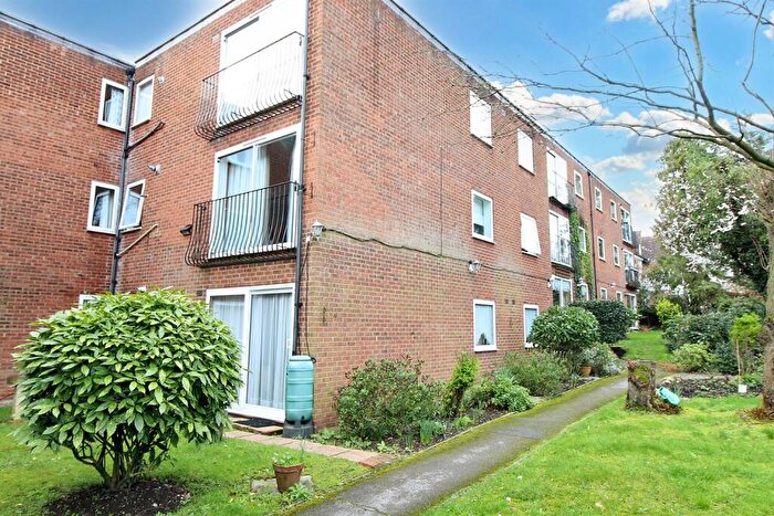 1 Bedroom Flat To Rent In Thorpe Court, EN2