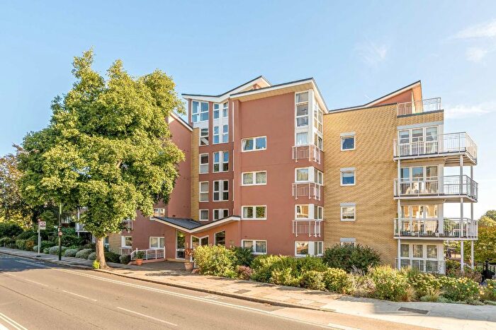 2 Bedroom Flat To Rent In Twickenham Road, Teddington, TW11