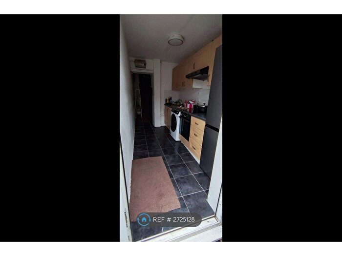 2 Bedroom Flat To Rent In Dawley Road, Hayes, UB3