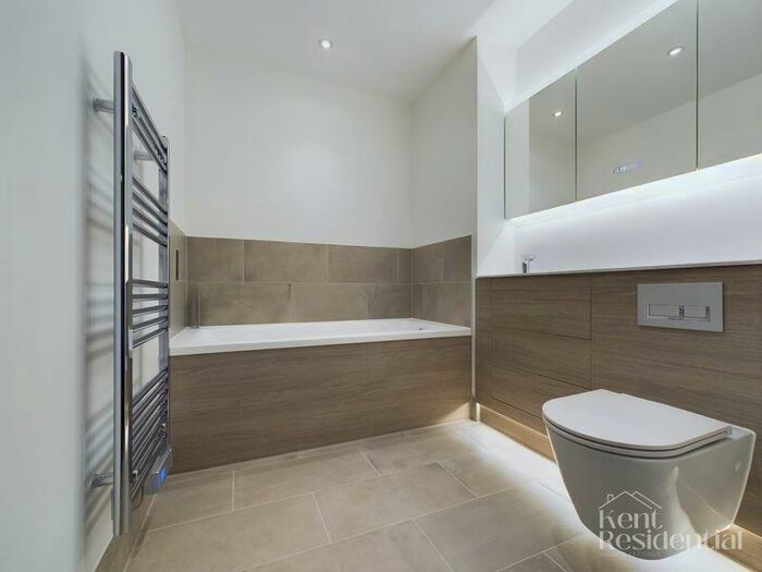 2 Bedroom Apartment To Rent In Eleanore House, Mill Wood, Maidstone, ME14