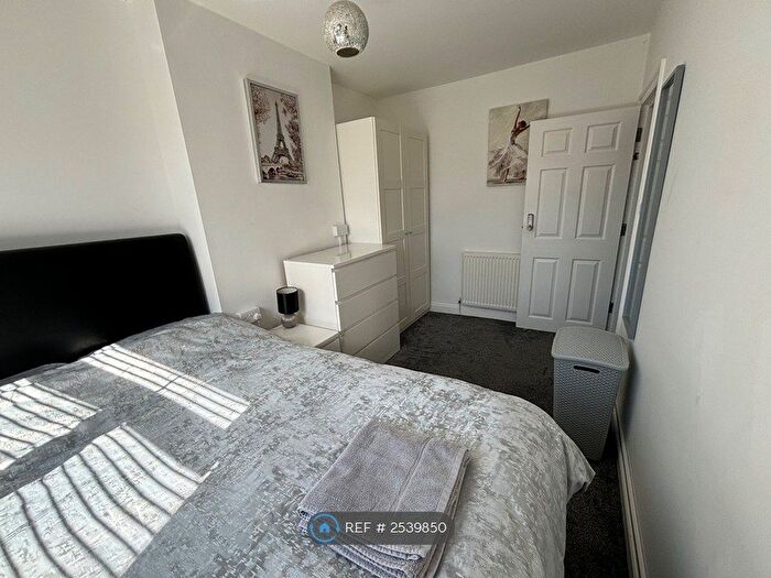2 Bedroom Flat To Rent In Clive Street, Cardiff, CF11