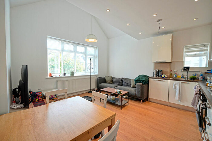 1 Bedroom Flat To Rent In Hodford Road, NW11
