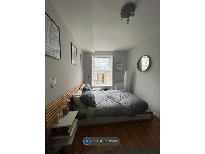 2 Bedroom Flat To Rent In Goulston Street, London, E1