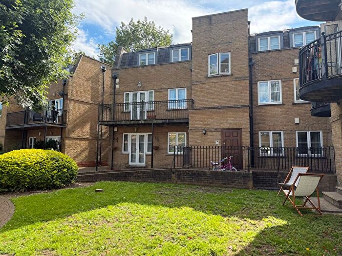 2 Bedroom Flat To Rent In Fontaine Court, High Street, London, London, N14