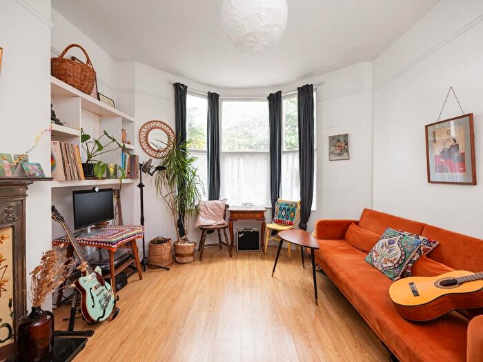 2 Bedroom Flat For Sale In Fox Road, Easton, BS5