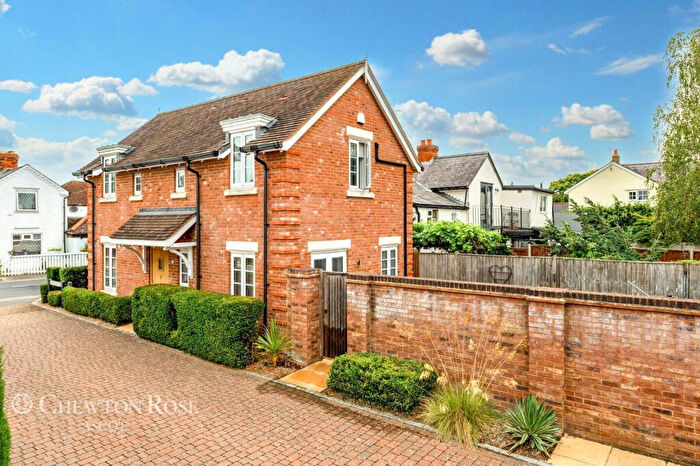 2 Bedroom Detached House For Sale In North Street, Winkfield, SL4