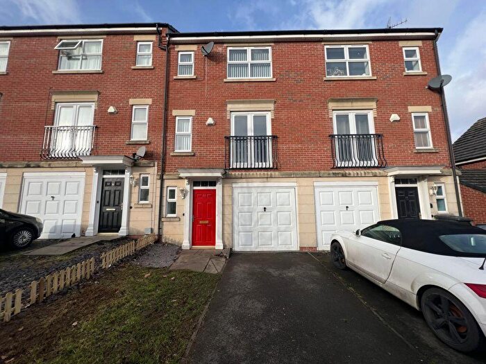 3 Bedroom Town House To Rent In Eyebrook Close, Hamilton, LE5