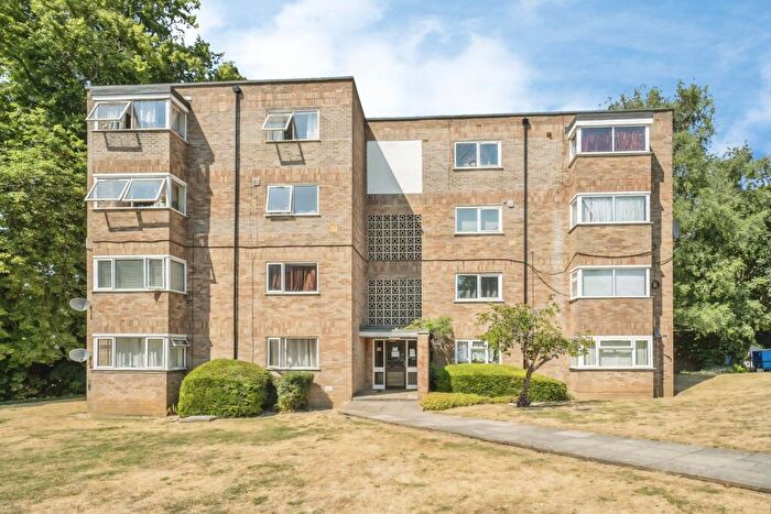 2 Bedroom Flat To Rent In Frescade Crescent, Basingstoke, Hampshire, RG21