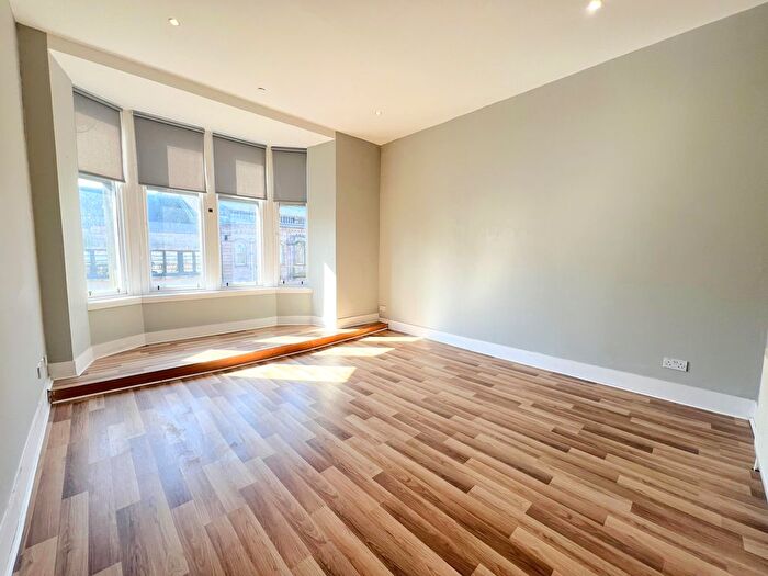 2 Bedroom Flat To Rent In High Street, Paisley, PA1