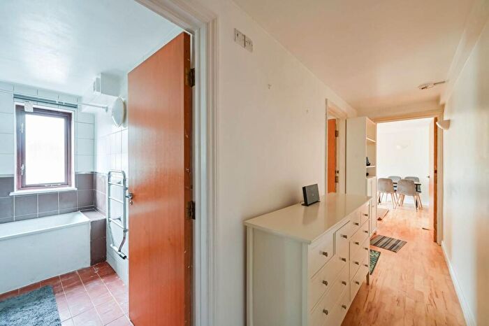 1 Bedroom Flat To Rent In Gaselee Street, Canary Wharf, London, E14