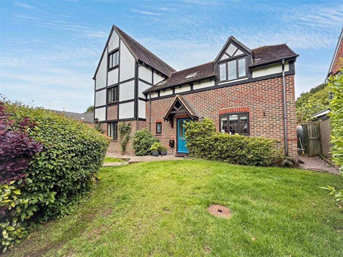 2 Bedroom Apartment For Sale In Peppard Road, Sonning Common, RG4