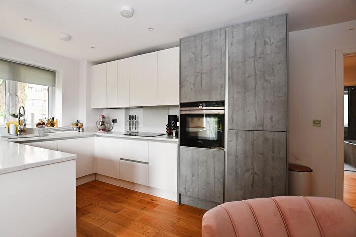 2 Bedroom Flat To Rent In Monahan Avenue, Purley, CR8