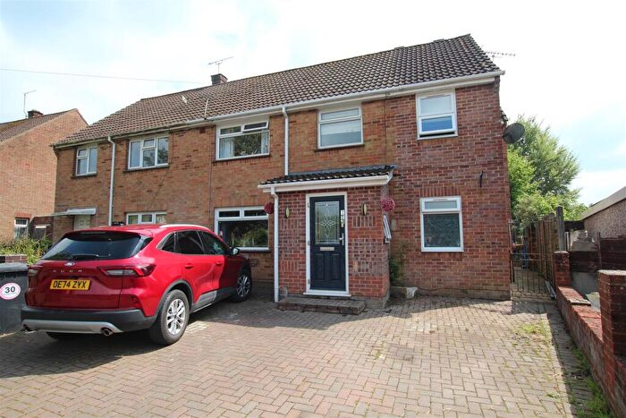 4 Bedroom Semi-Detached House For Sale In Underwood Road, Eastleigh, SO50