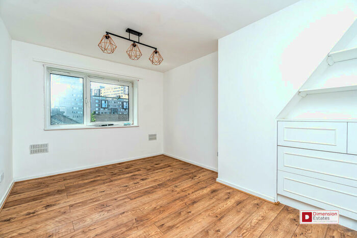 3 Bedroom Maisonette To Rent In Oxford Road, Stratford, East London, E15