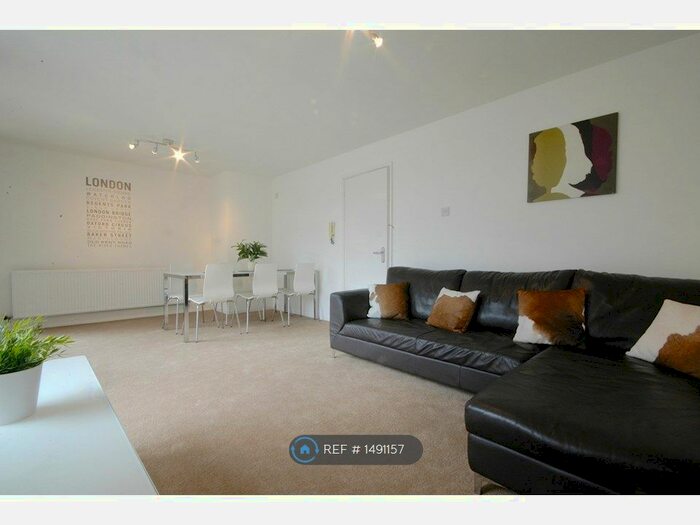 2 Bedroom Flat To Rent In Charlton Lane, London, SE7